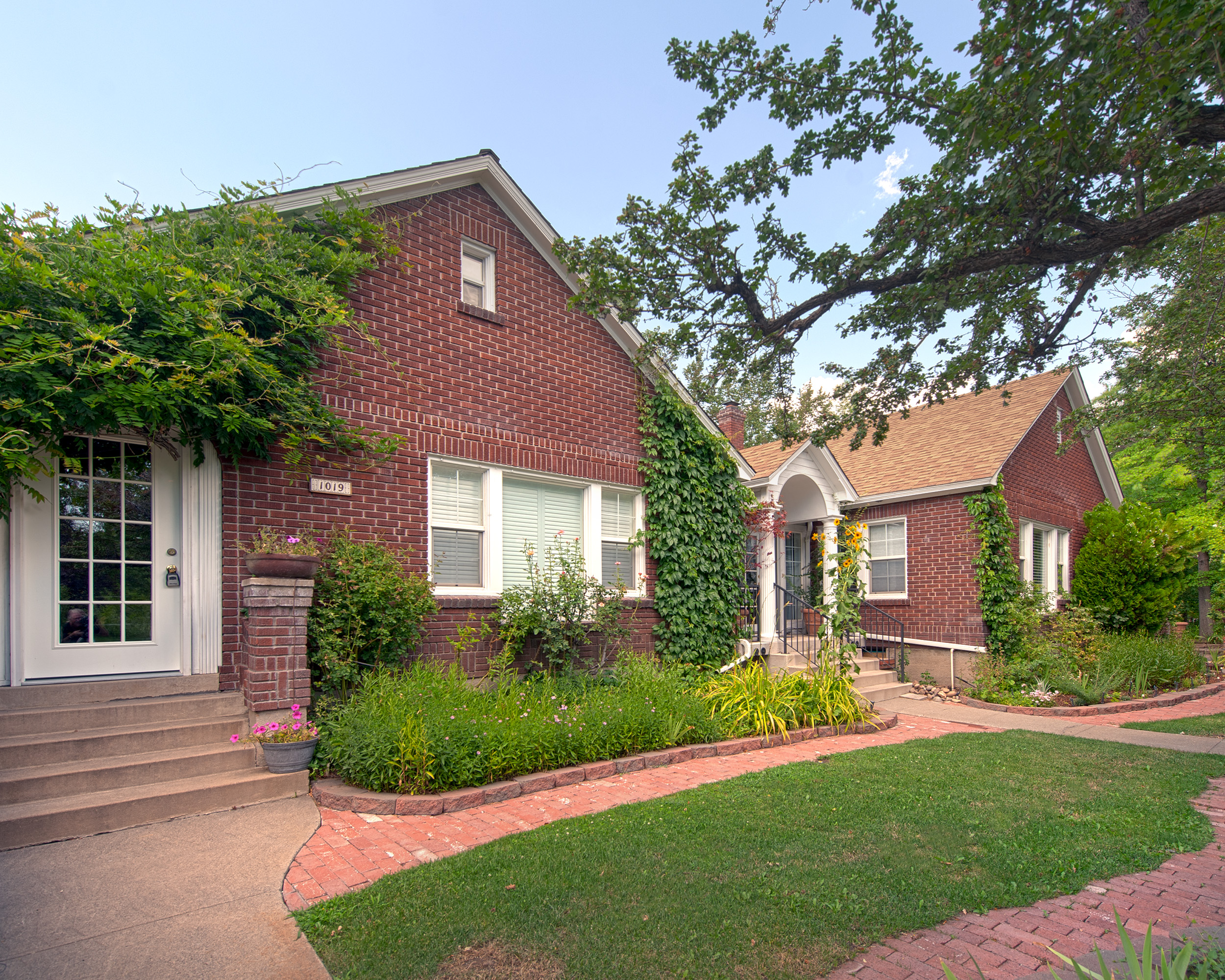 1009 Riverside Drive 1009 Riverside Drive